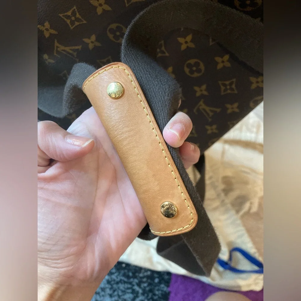 💯% Authentic Louis Vuitton Monogram Duffel Bag (carry-on) - Picture 8 of 16